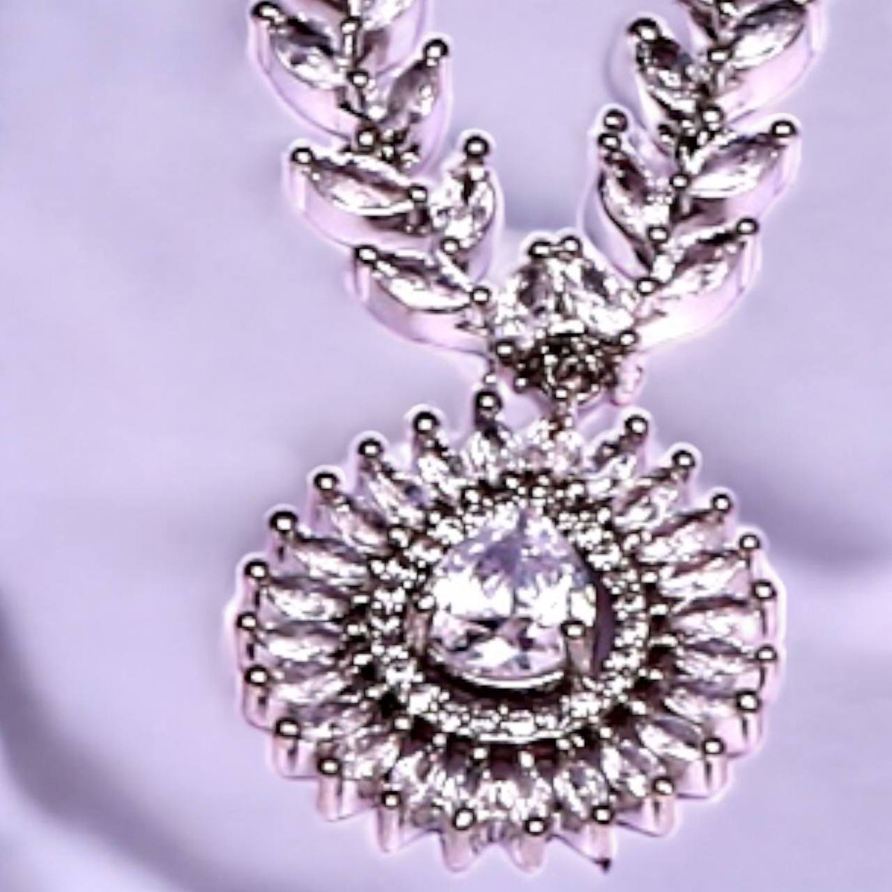 WHITE DHOOM NECKLACE