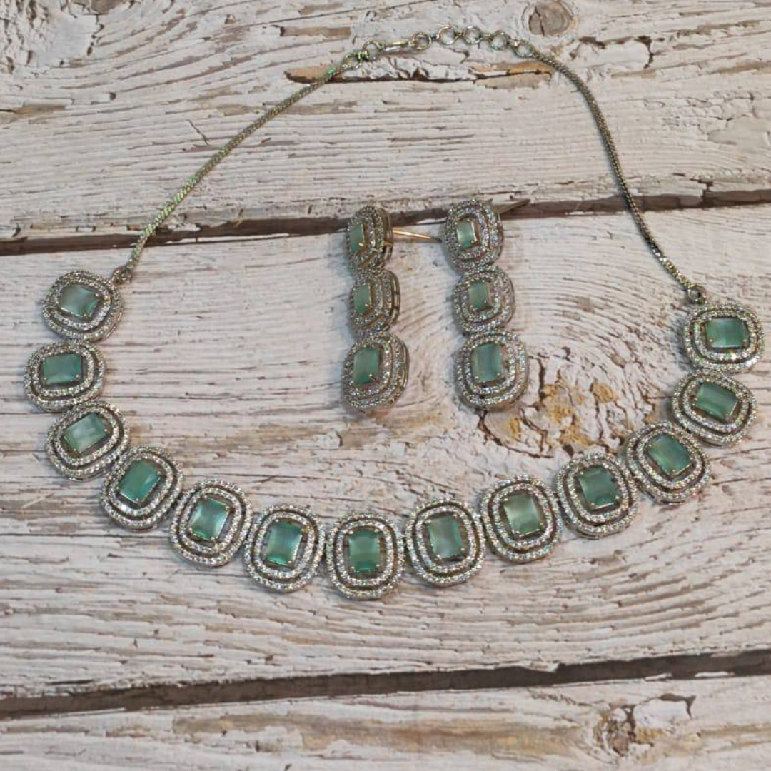 JENIFER MINT GREEN NECKLACE