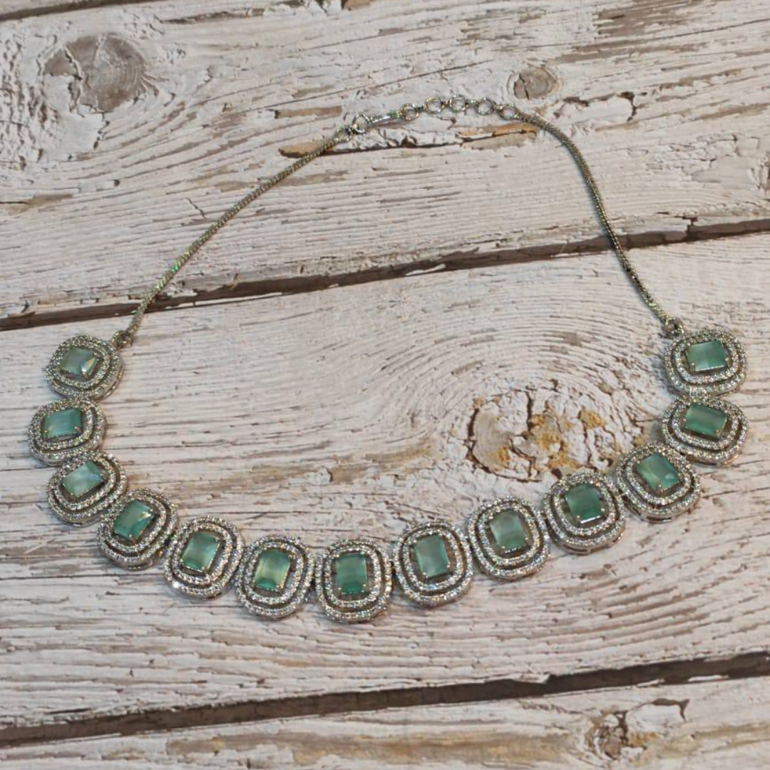 JENIFER MINT GREEN NECKLACE