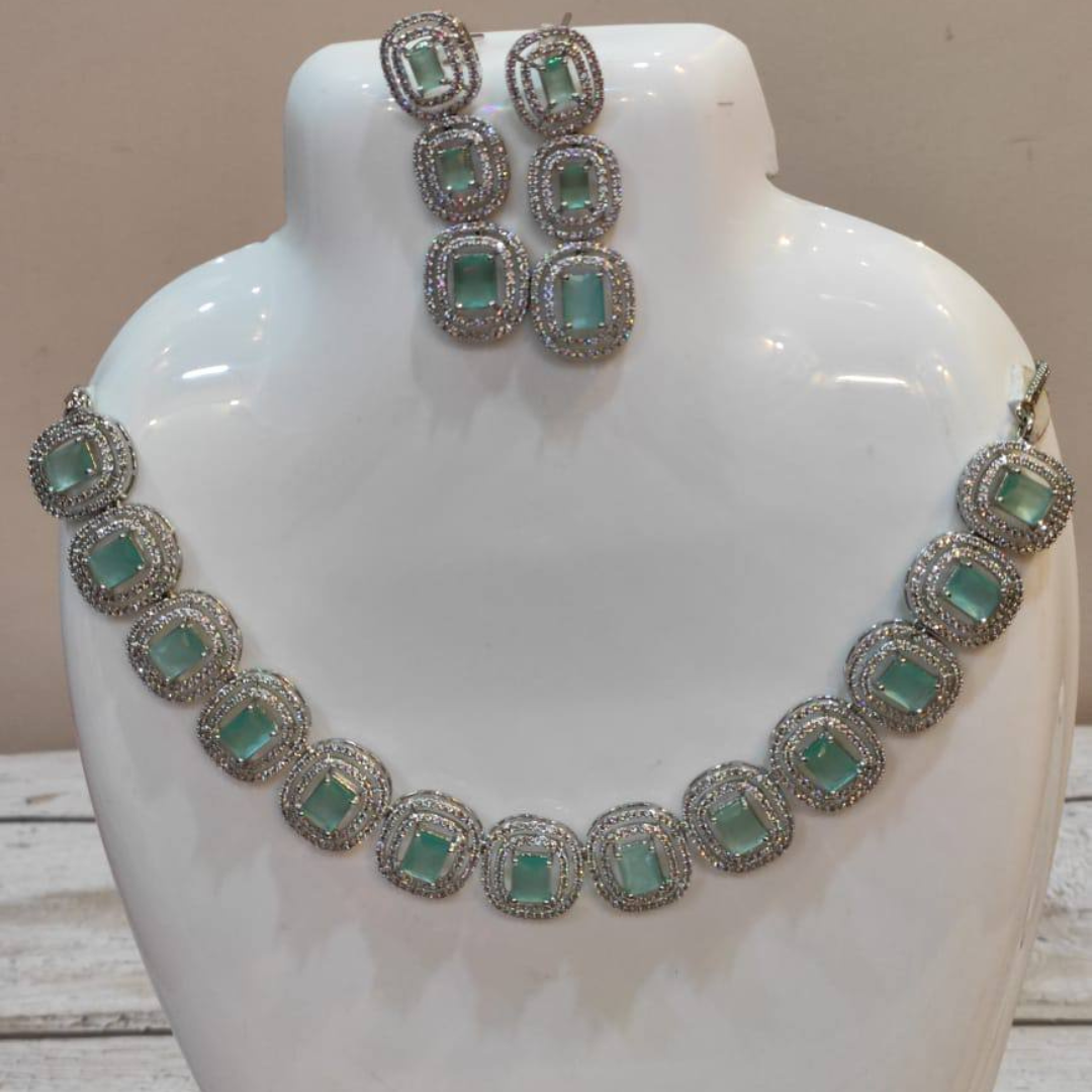 JENIFER MINT GREEN NECKLACE
