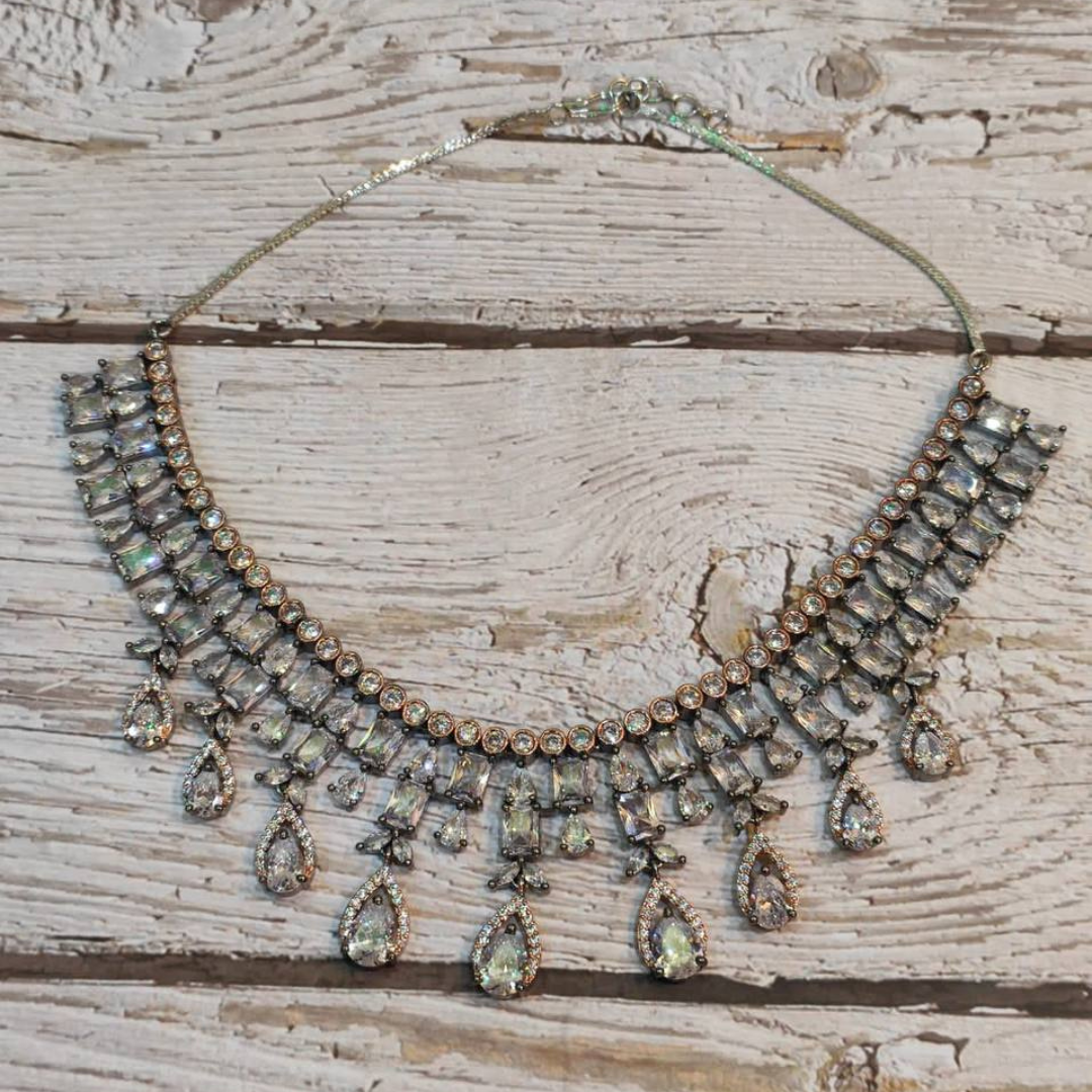 WHITE LAUREN NECKLACE