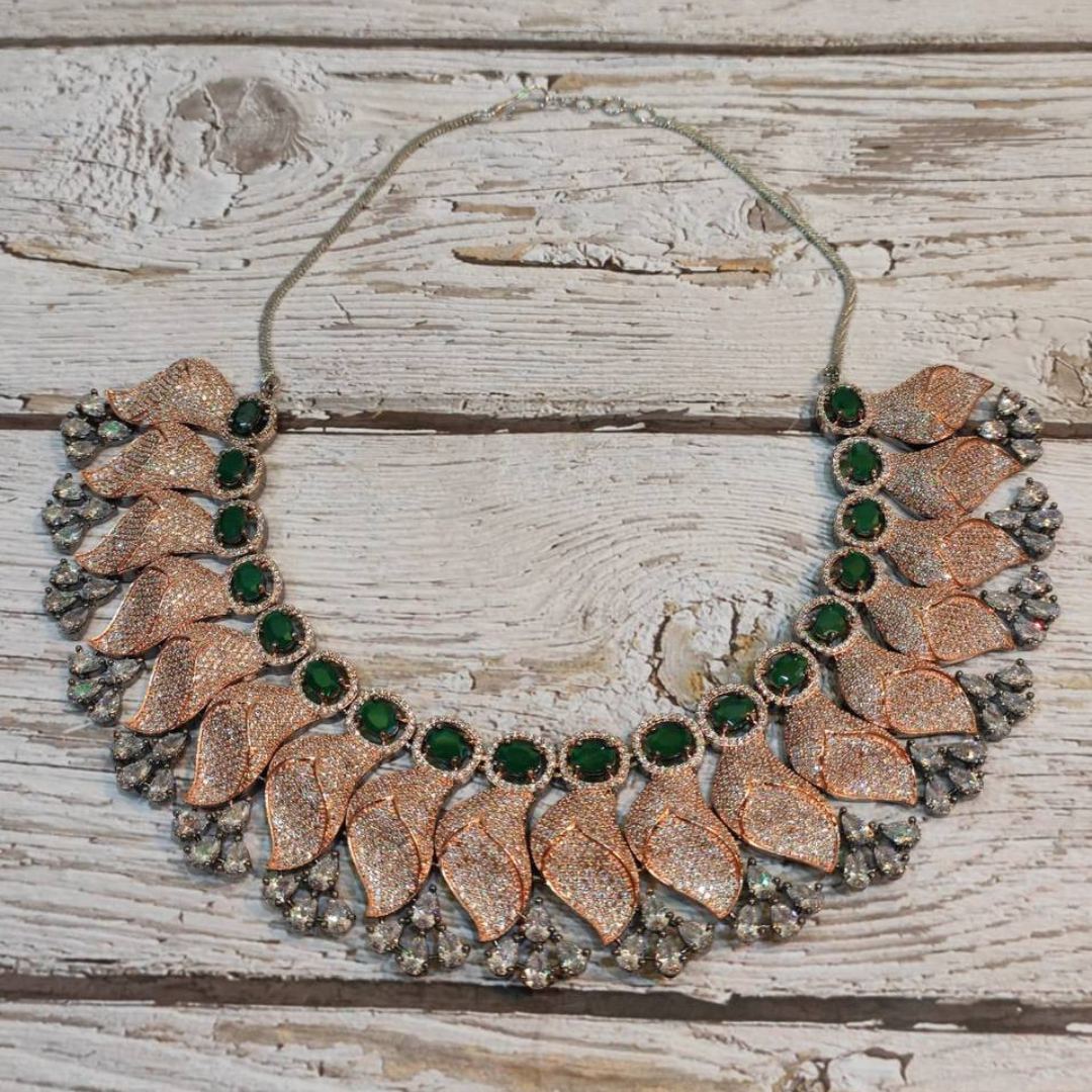MILA GREEN NECKLACE