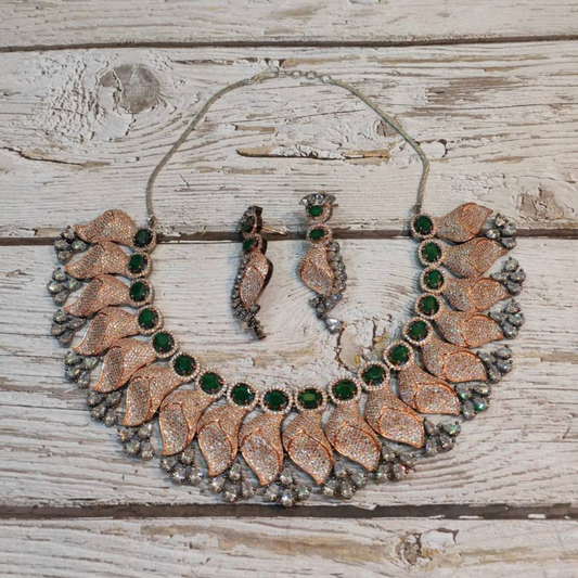 MILA GREEN NECKLACE