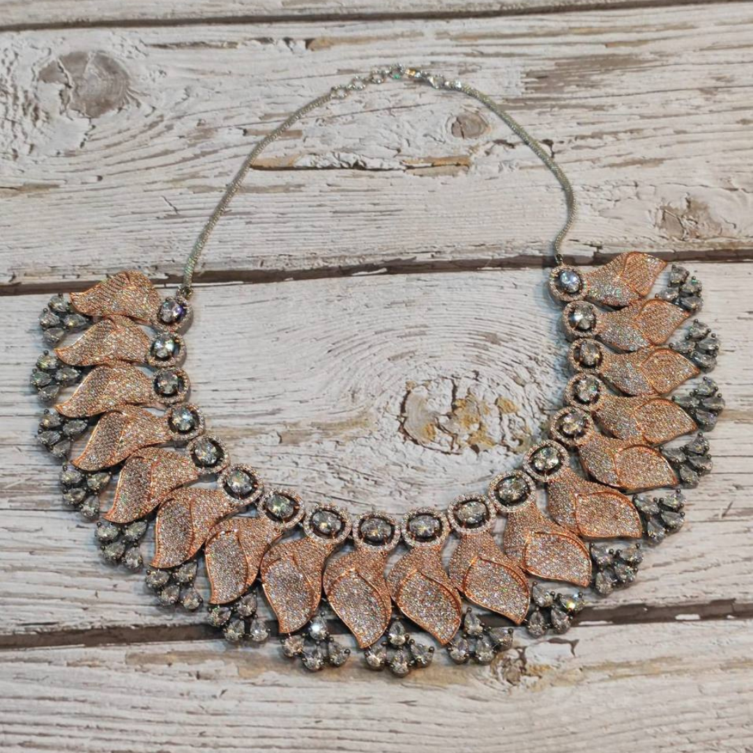 MILA WHITE NECKLACE