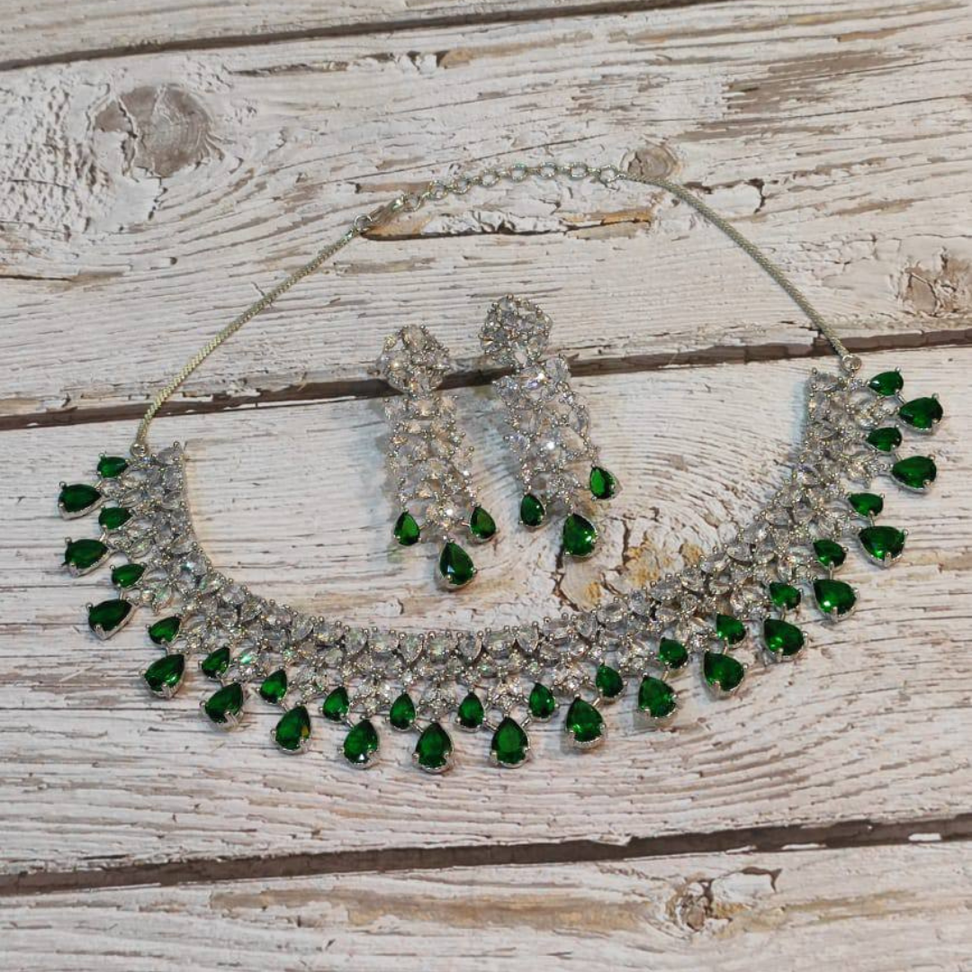 NATALI GREEN NECKLACE