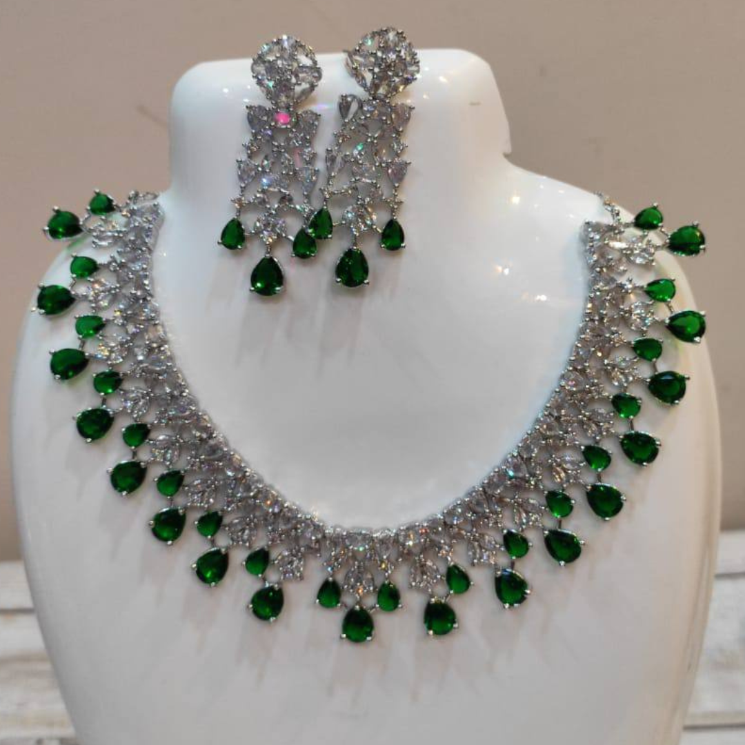 NATALI GREEN NECKLACE