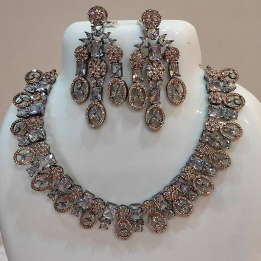 WHITE SANDRA NECKLACE