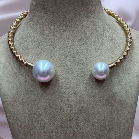 MOTI HANSALI NECKLACE