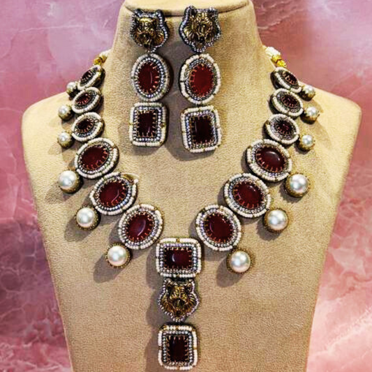 SOMYA RED NECKLACE
