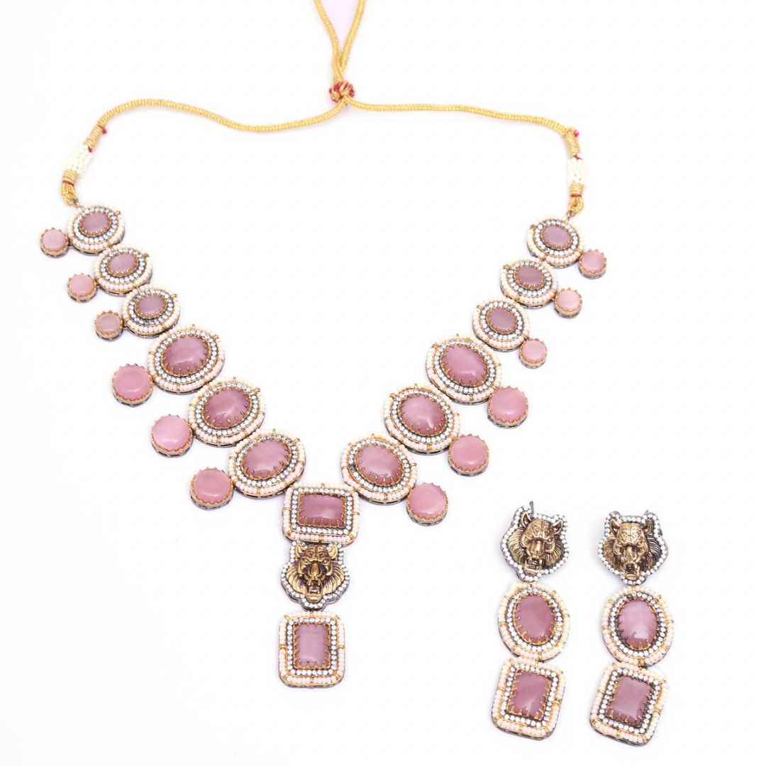 SOMYA PINK NECKLACE