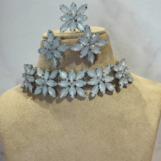 NARI WHITE NECKLACE