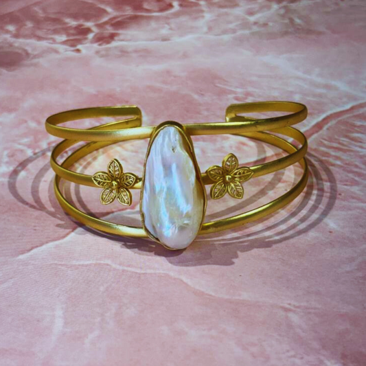 MOTHER-OF-PEARL BRACELET