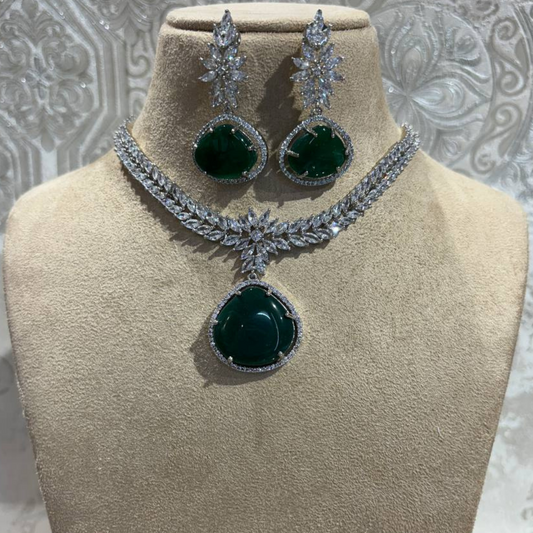 EMERALD RAAJI NECKLACE