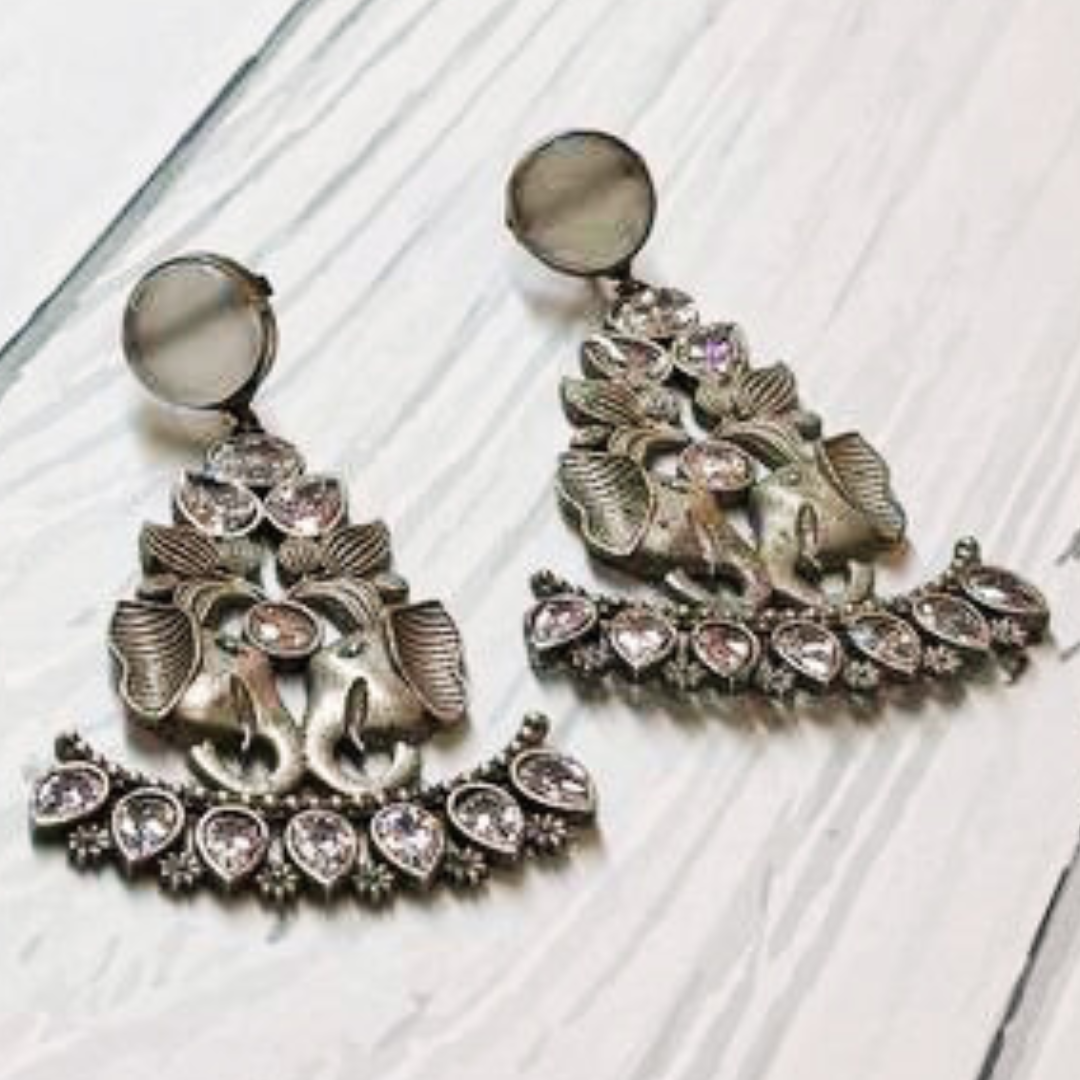 GAJKI WHITE EARRING