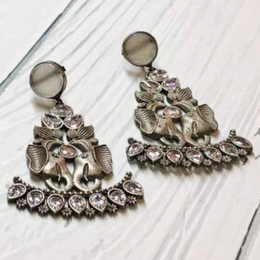GAJKI WHITE EARRING