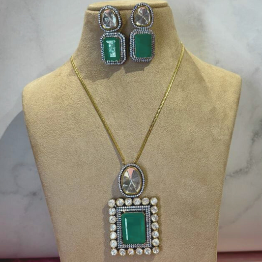 MAHI EMERALD POLKI NECKLACE