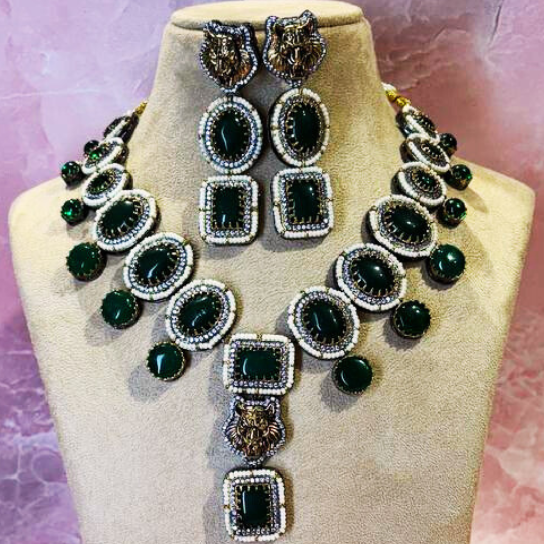 SOMYA EMERALD NECKLACE