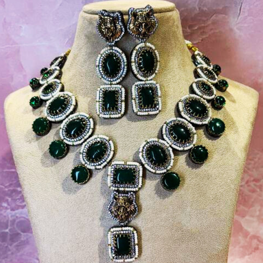 SOMYA EMERALD NECKLACE