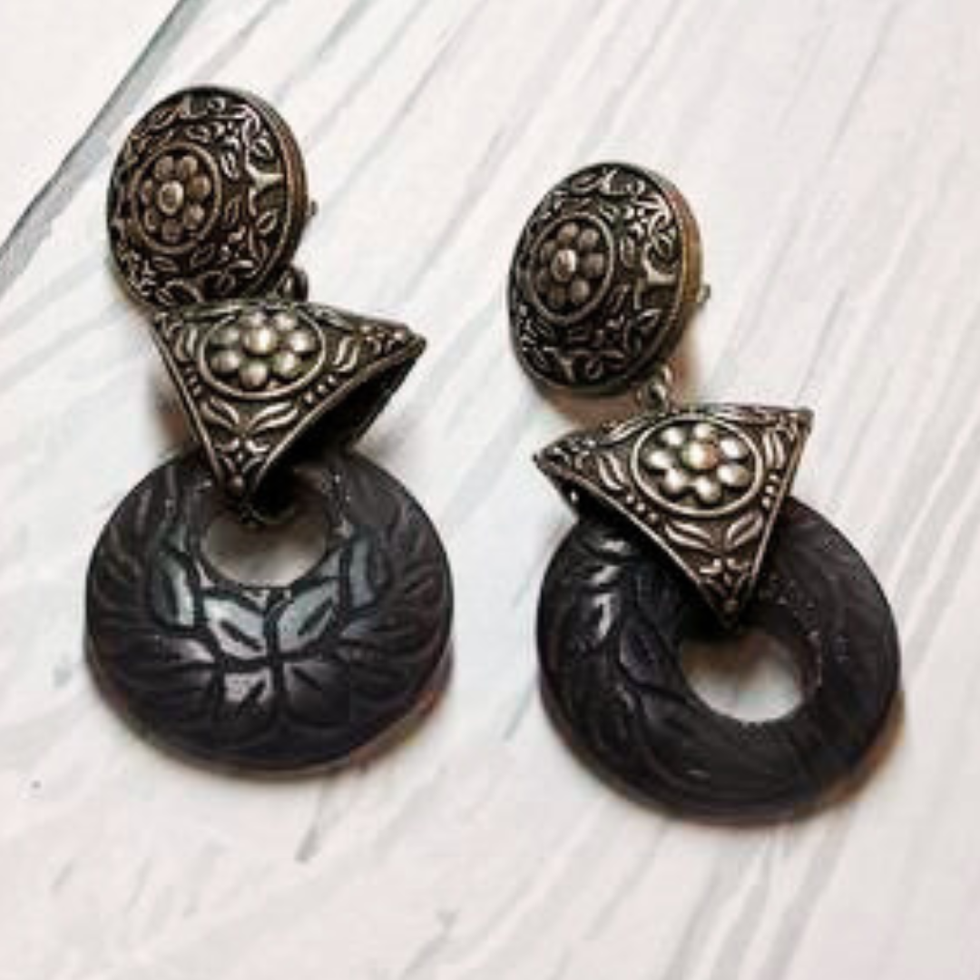 AASHNA BLACK EARRING