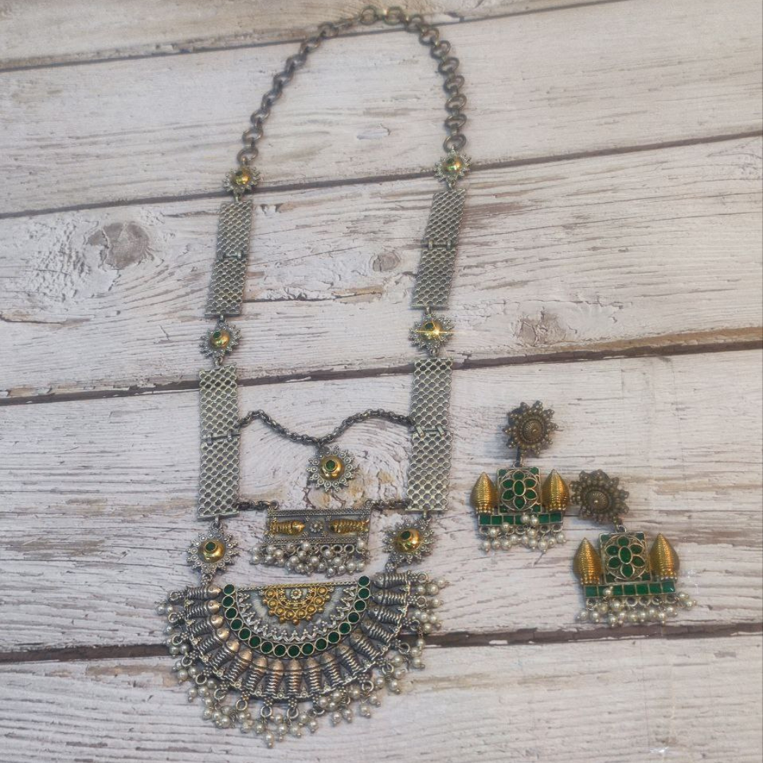 MAHAMAYA GREEN NECKLACE