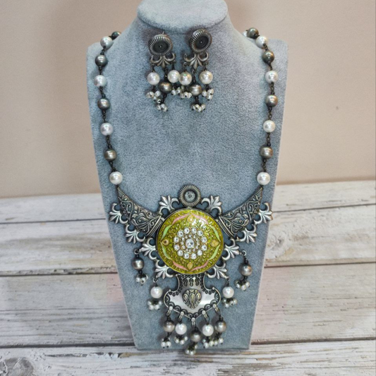 LEMON MENAKA NECKLACE