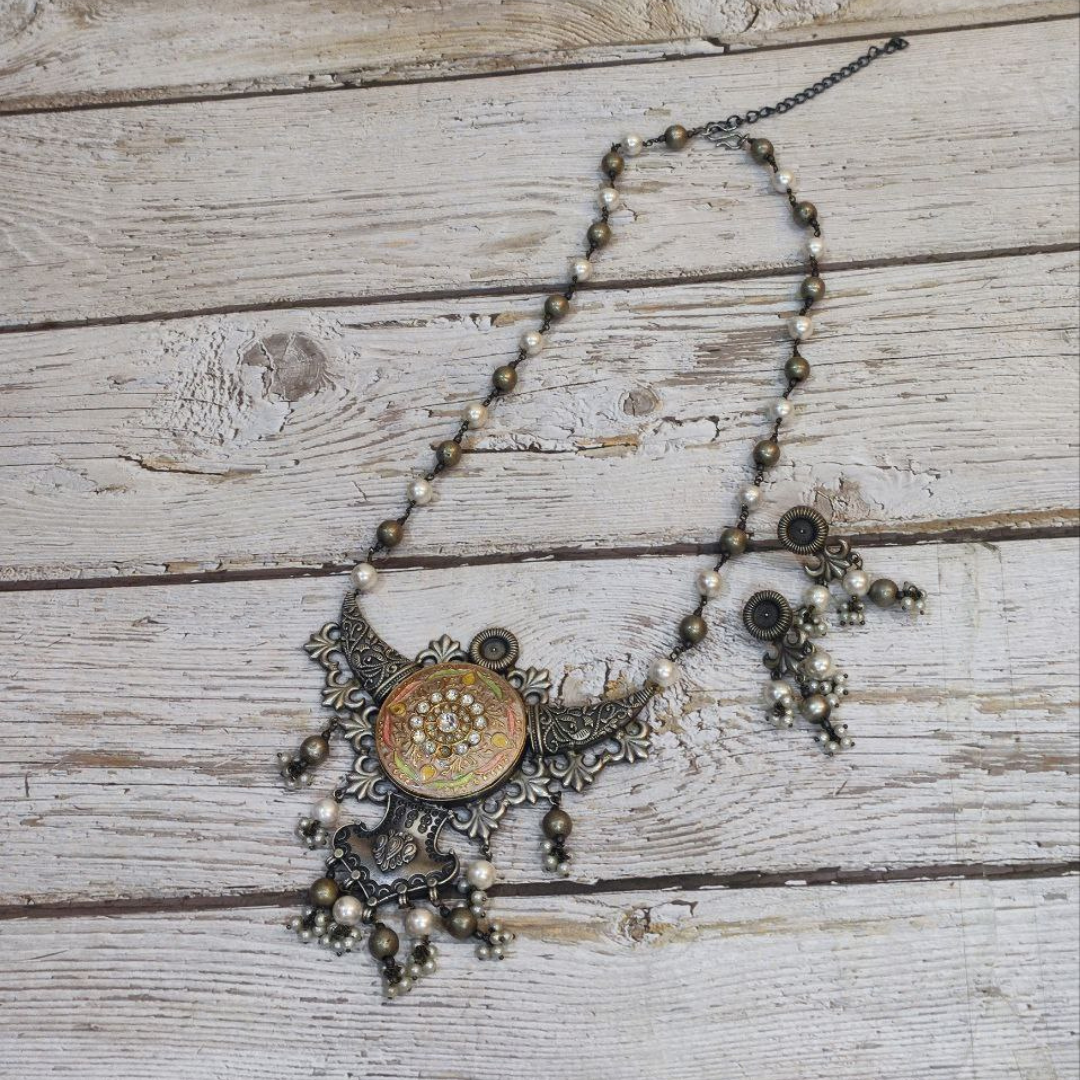 PEACH MENAKA NECKLACE