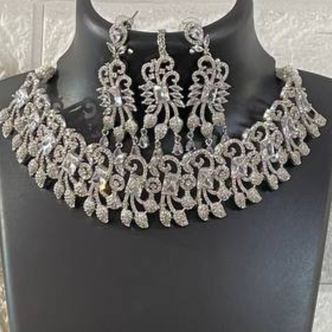 MOHITA EMERALD WHITE JEWELLERY SET