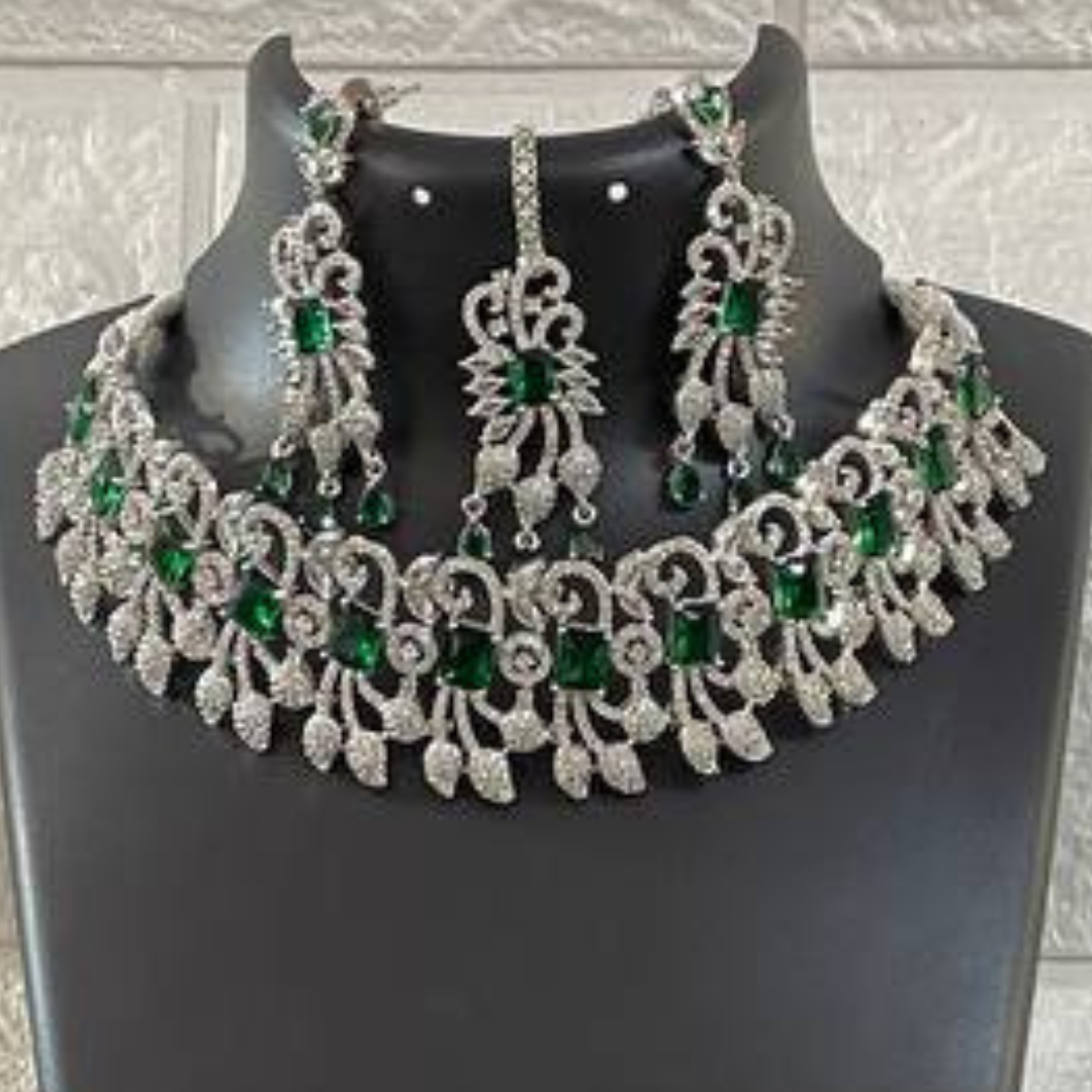 MOHITA EMERALD JEWELLERY SET