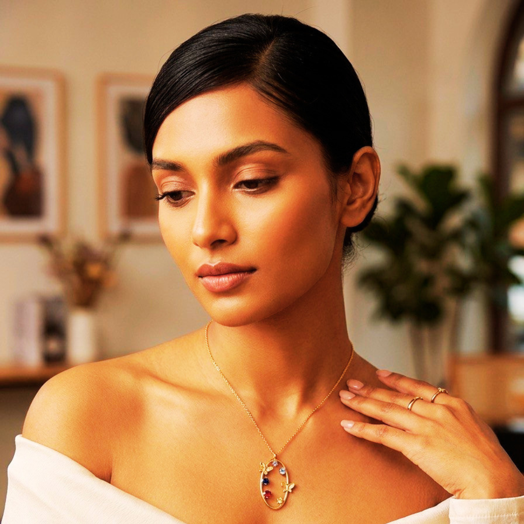 Round butterfly chain necklace