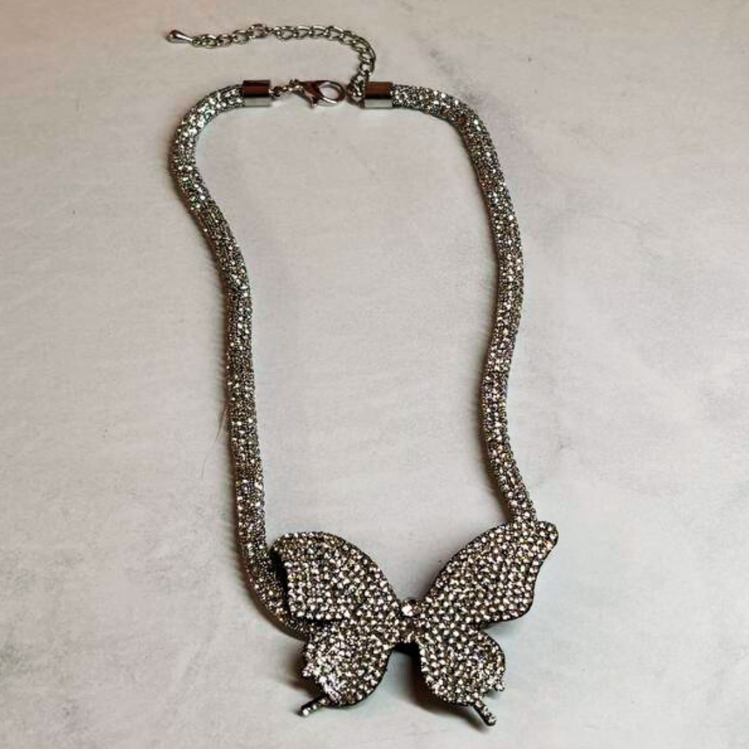 White Hollywood fly necklace