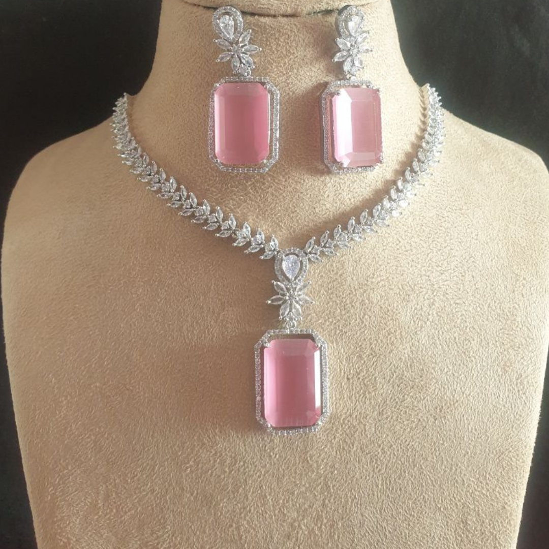 SOHI PINK NECKLACE