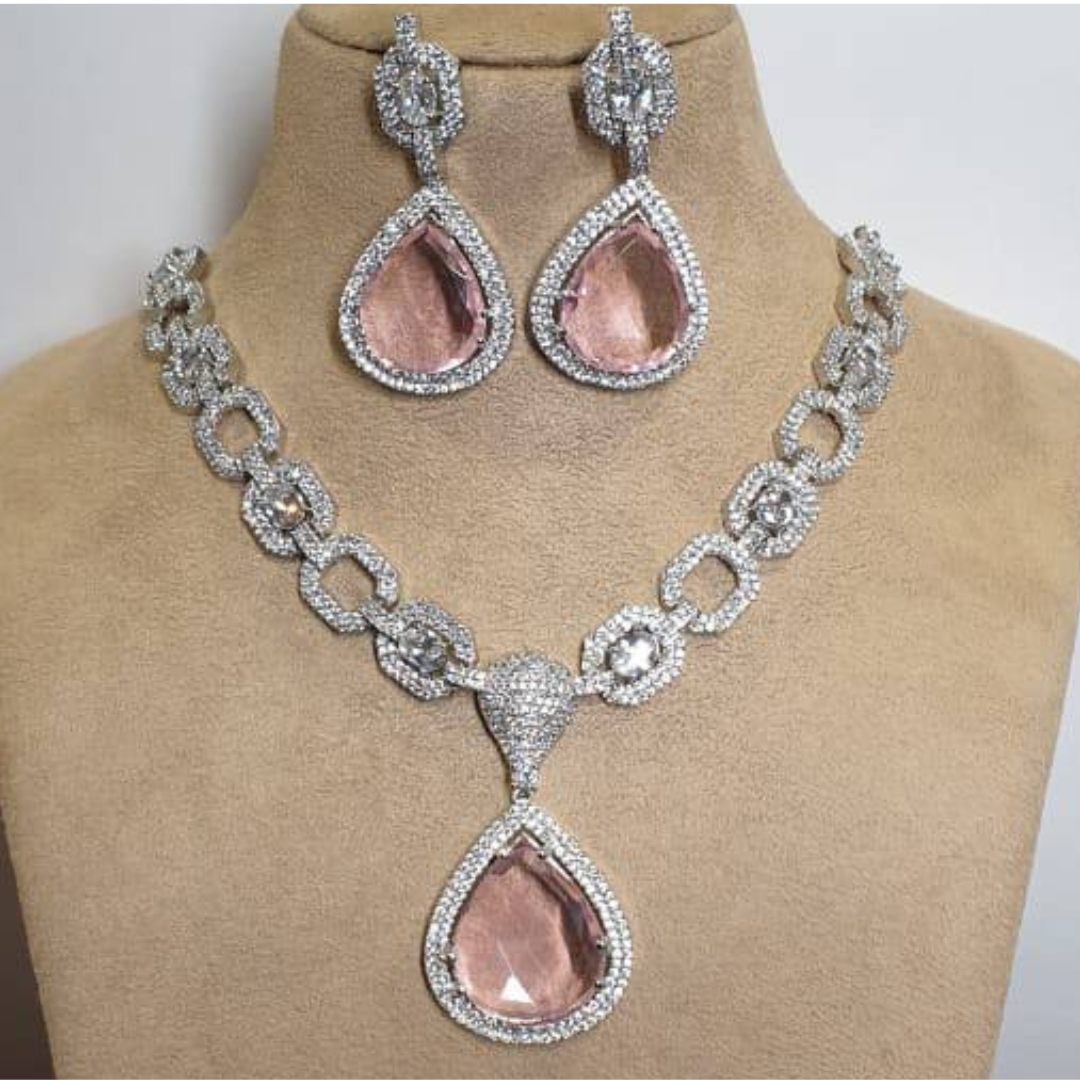 KOHIMA GLASS-PINK NECKLACE