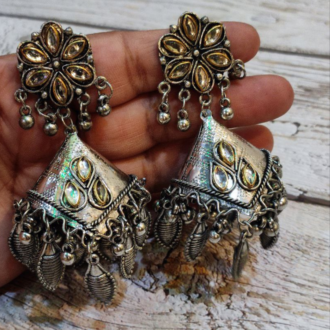 JOGANIA EARRING