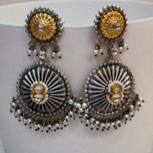 AVANI WHITE EARRING