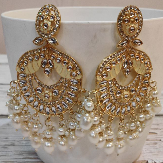 CHITRA WHITE EARRING