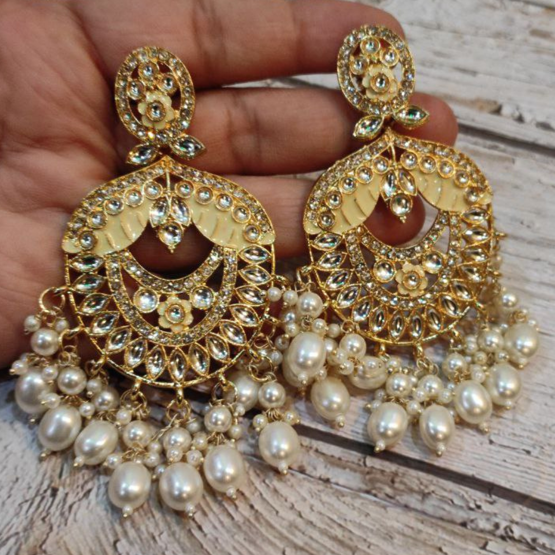 CHITRA WHITE EARRING