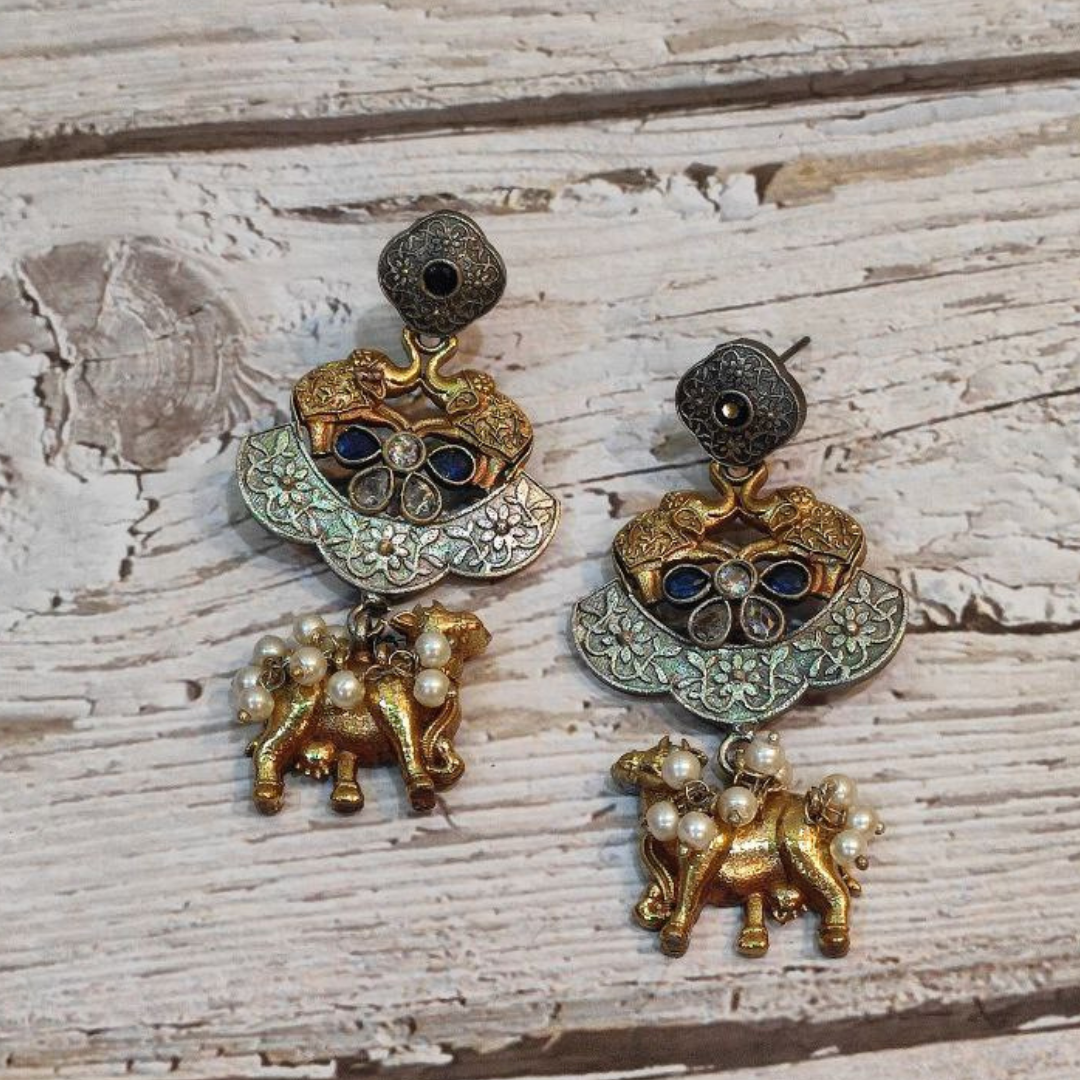KAAMDHENU BLUE-WHITE EARRING