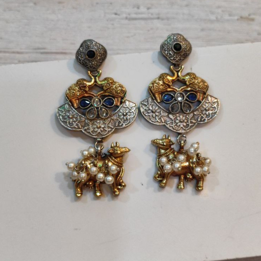 KAAMDHENU BLUE-WHITE EARRING