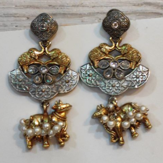 KAAMDHENU WHITE EARRING