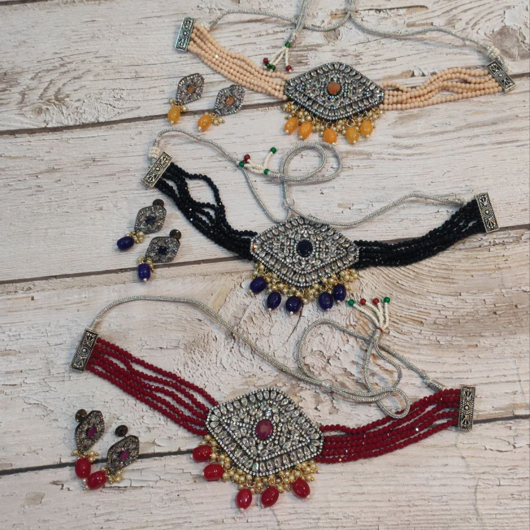 KIM RED AD CHOKER