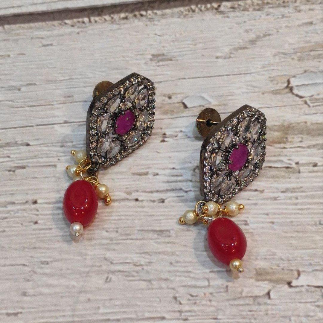 KIM RED AD CHOKER