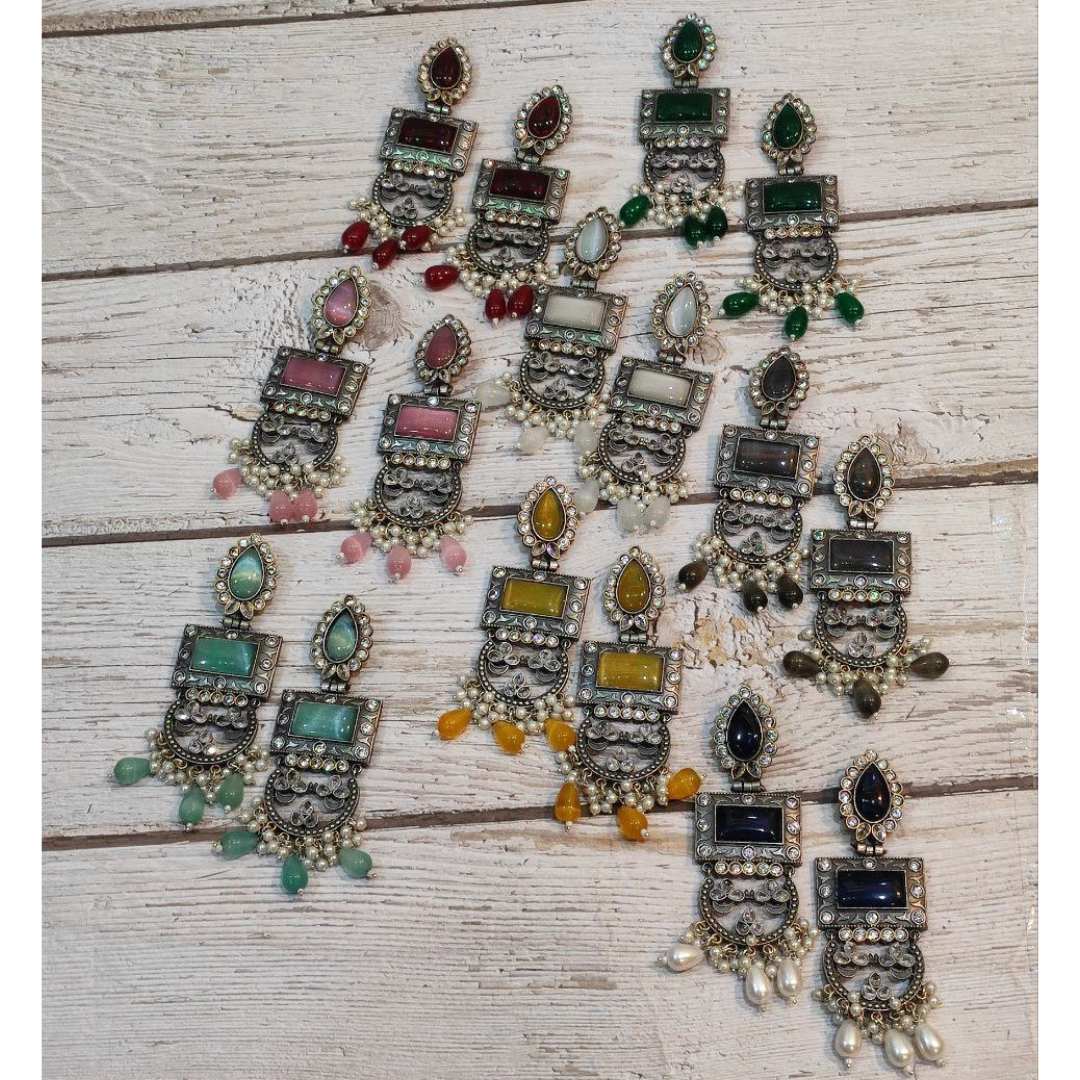 MANDOLA WHITE EARRING