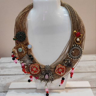 MOHINI (V) NECKLACE