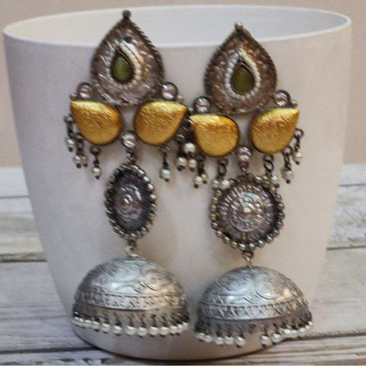 SAANJH OLIVE EARRING