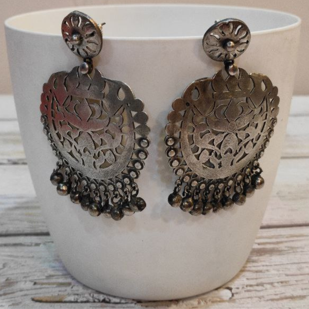 TAANISHI EARRING