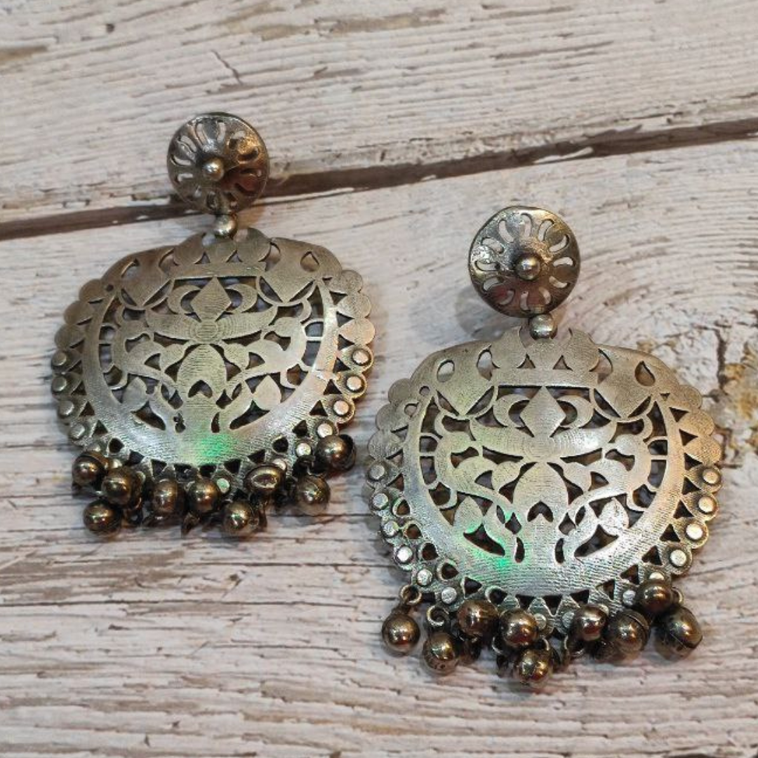 TAANISHI EARRING